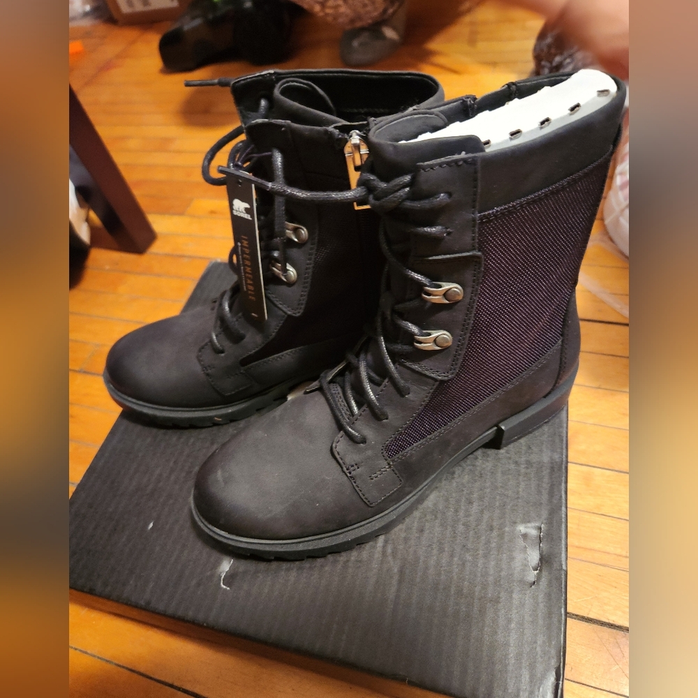 New in box sorel boots